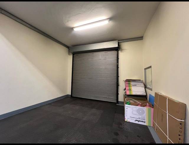 251M² WAREHOUSE TO LET IN HENNOPSPARK